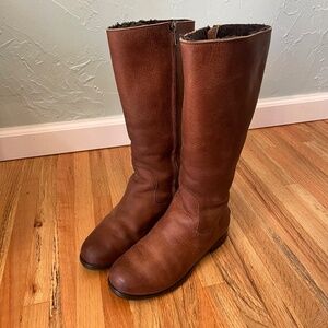 Tall leather boots with sheepskin lining UGG Broome III